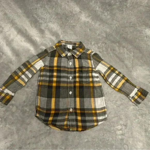 GAP - Soft Cotton long sleeve plaid button down  shirt. Size 2 - Picture 1 of 3